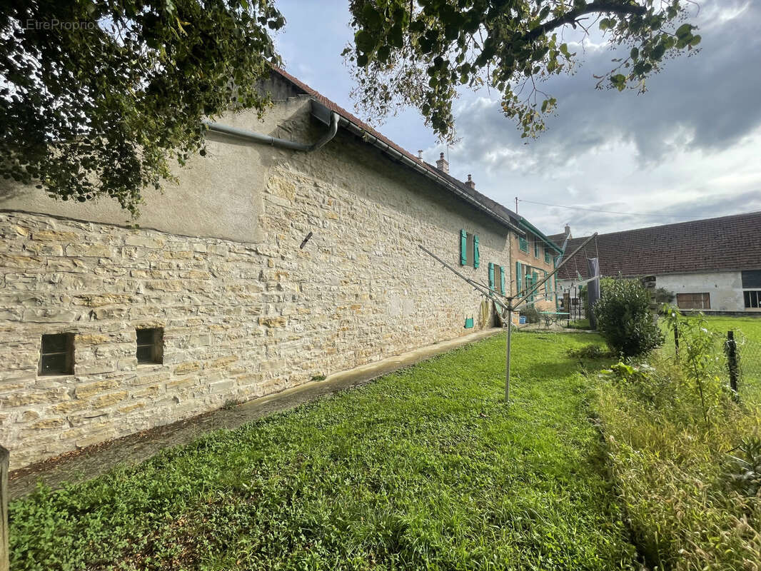 Maison à LONGWY-SUR-LE-DOUBS