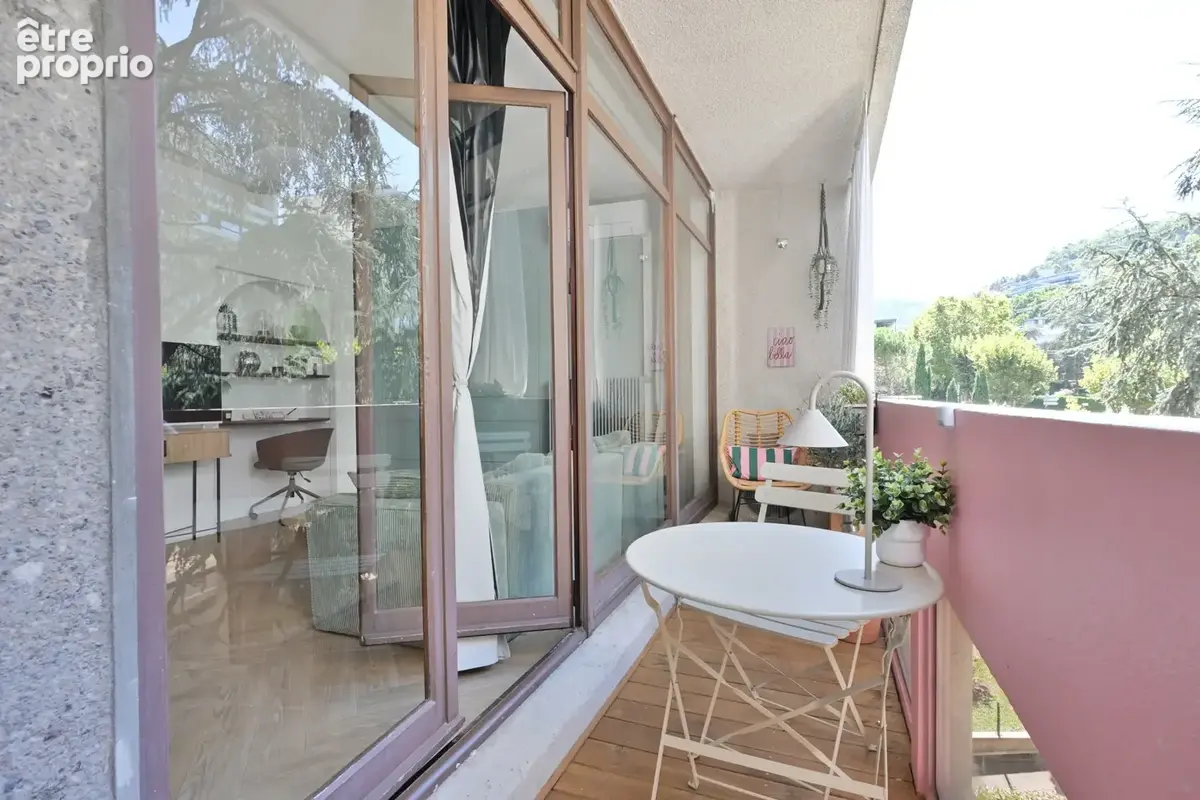 Superbe appartement entièrement rénové et meublé avec balcon   Chamalières, à proximité immédiate du Carrefour - photo 2