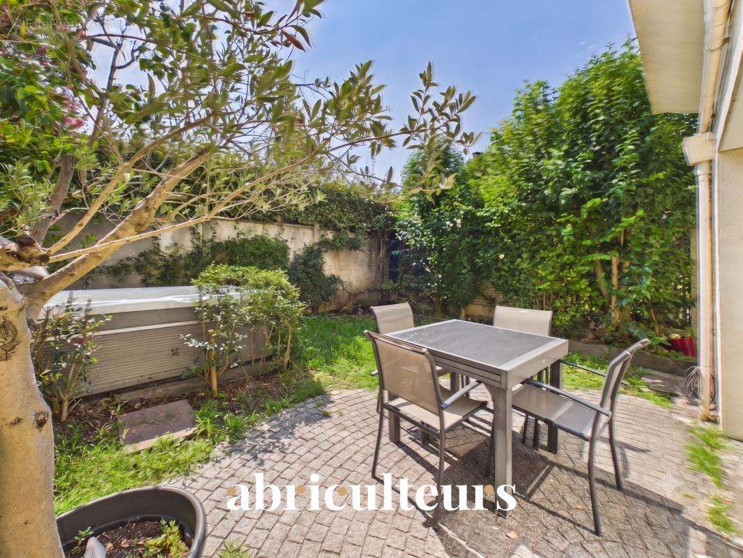 Votre oasis aux Chartrons : appartement avec jardin de 45 m² - photo 2