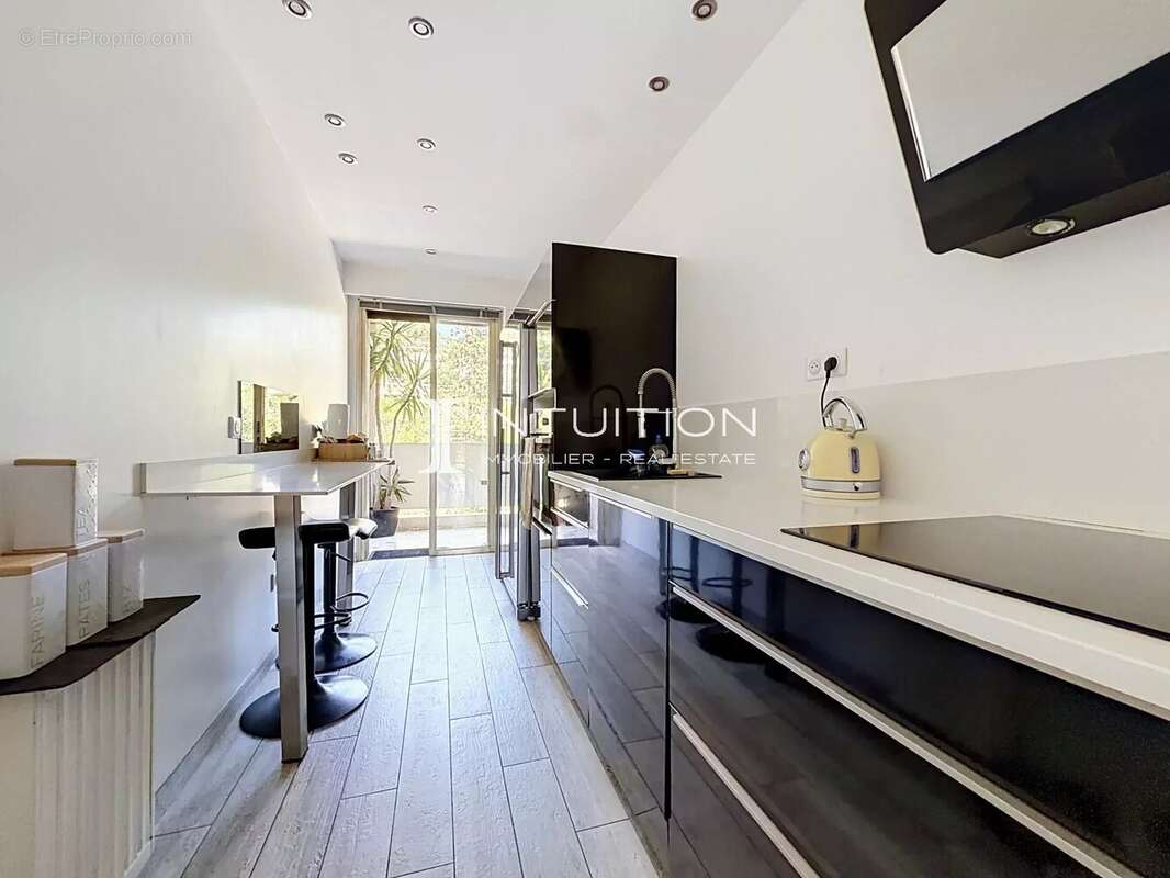 Cannes - Bénéfiat : Appartement 4 pièces traversant avec terrasses - photo 10