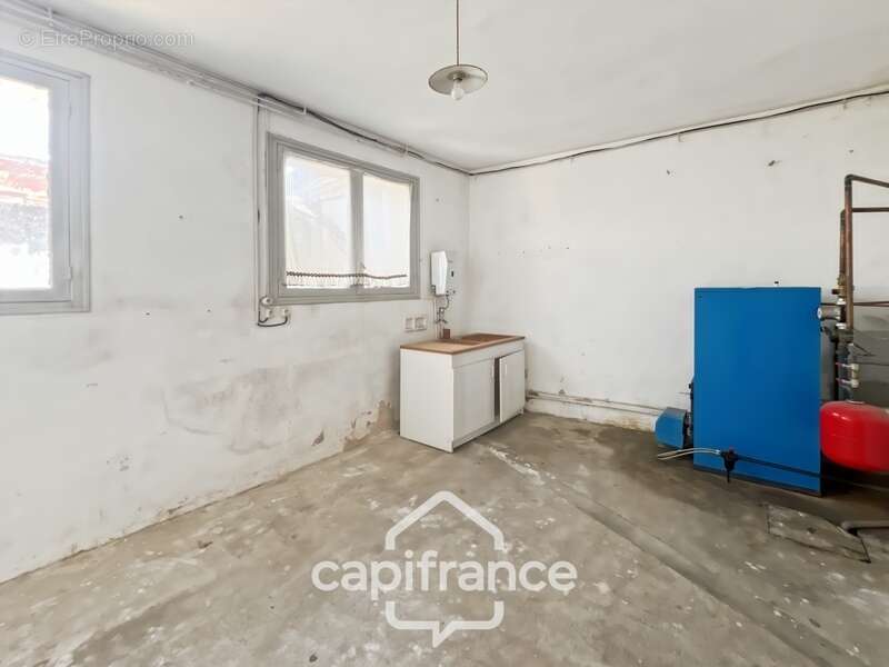 Maison à renover avec fort potentiel, cour et garage - photo 17
