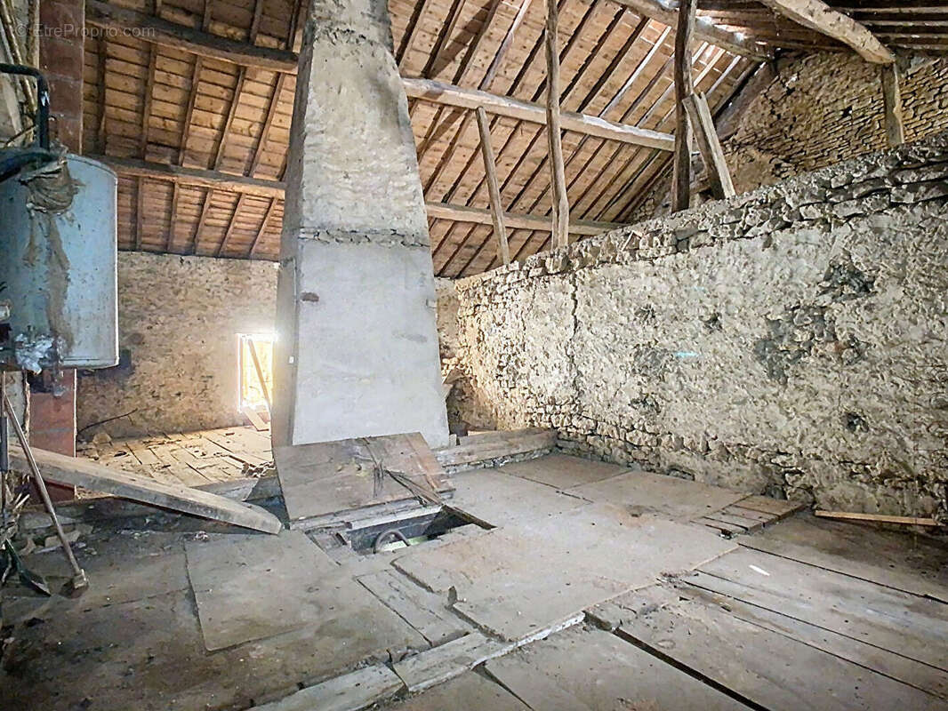 Commerce à DAMPIERRE