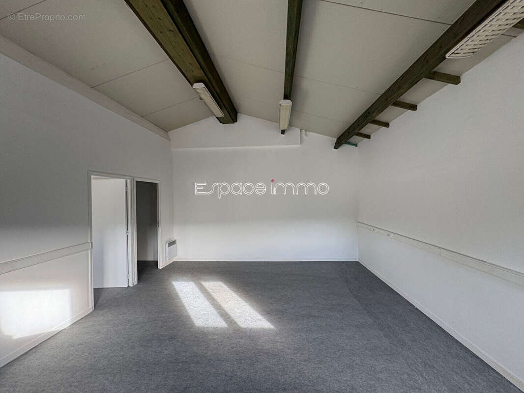 Commerce à MONTVILLE