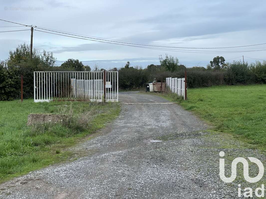 Photo 4 - Parking à LA ROUXIERE