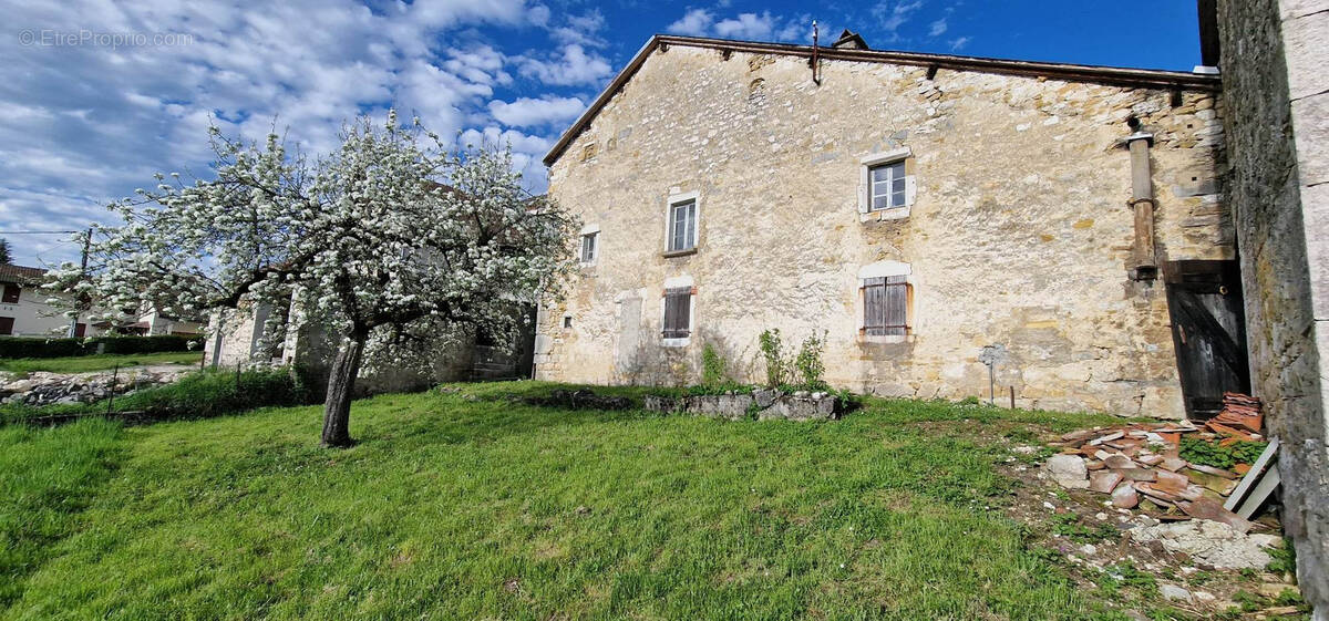 Maison à CORMARANCHE-EN-BUGEY
