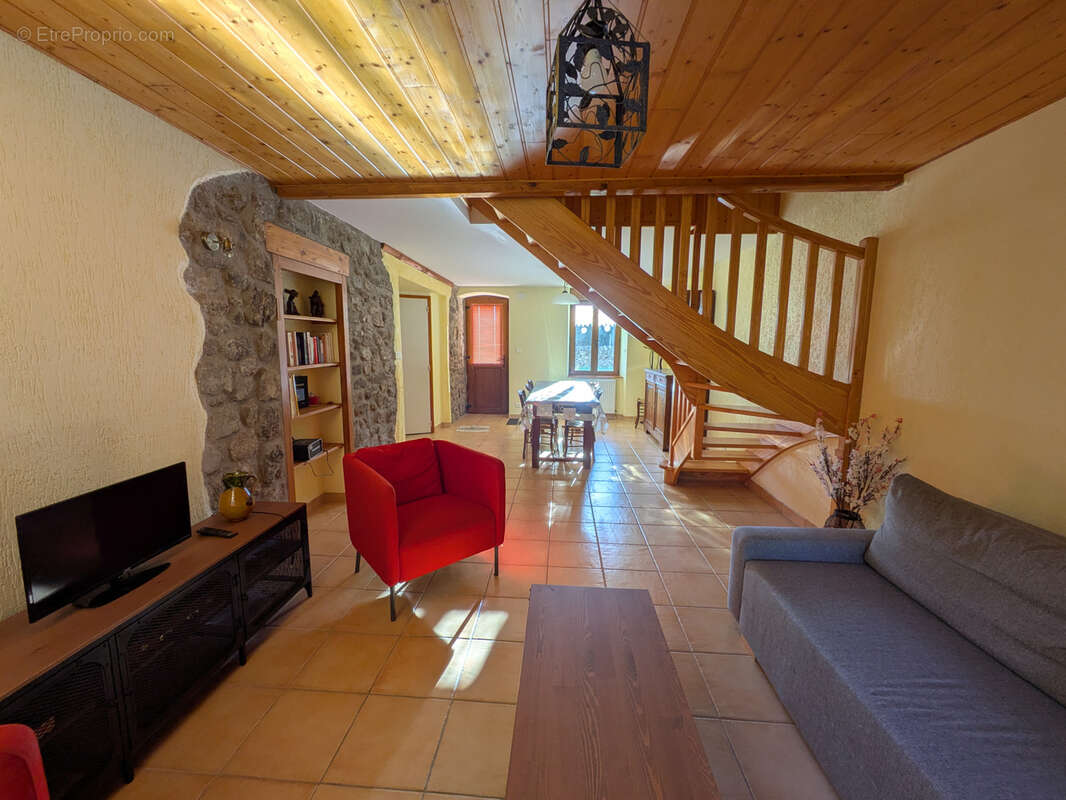Belle bâtisse en pierre 171m2 à BURDIGNES - photo 5