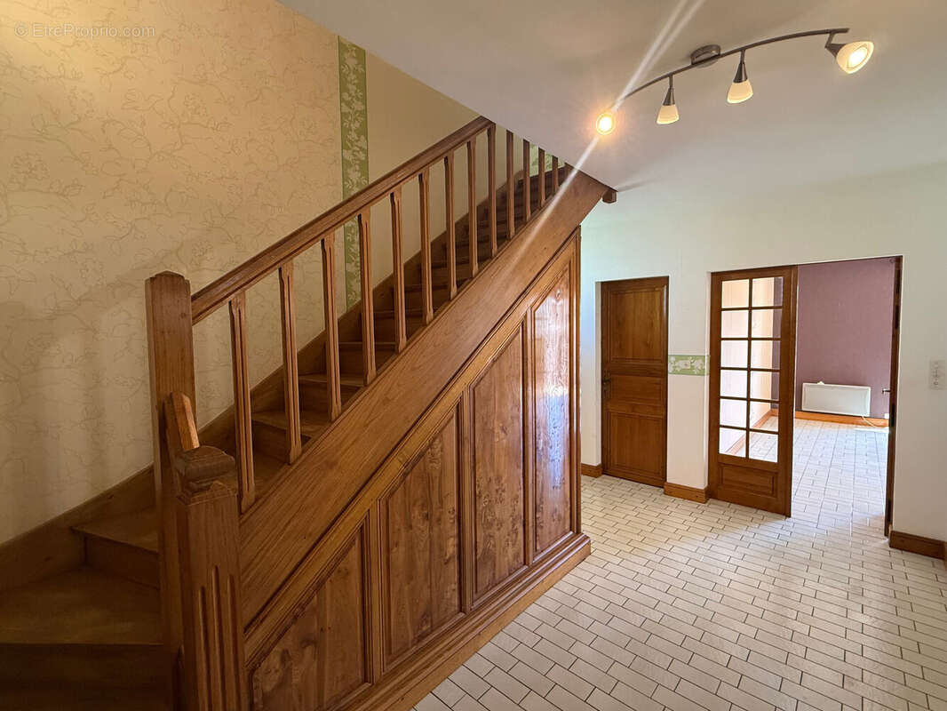 Maison à SAINT-DENIS-DE-JOUHET