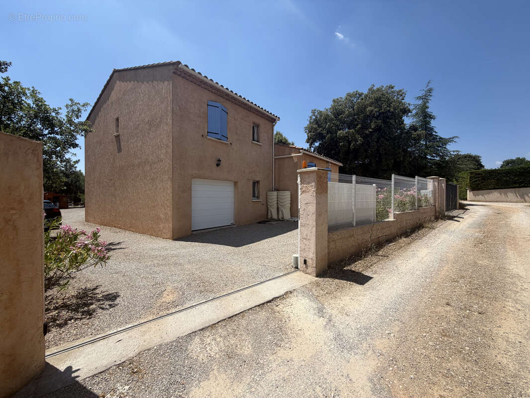 À vendre   Superbe villa moderne à Régusse, proposée par Verdon Immobilier Aups - photo 2