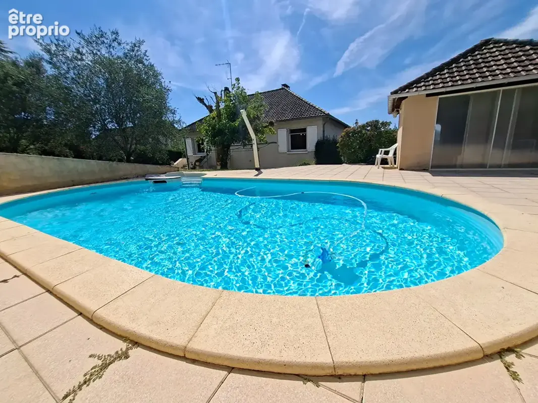Villa avec piscine à 2 minutes des commodités - photo 12