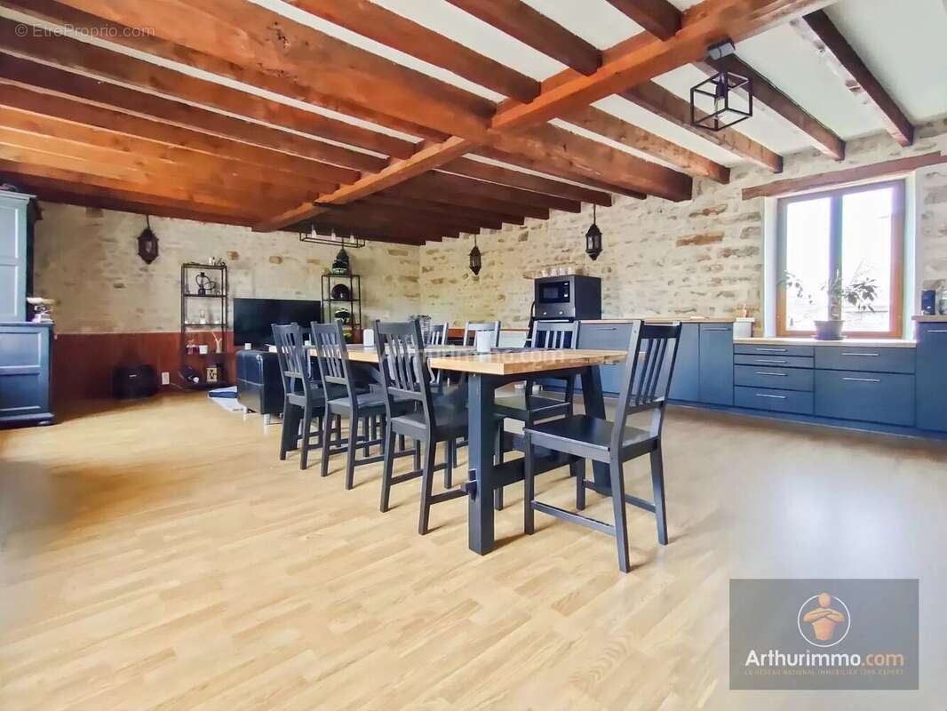 Maison à MONDEVILLE