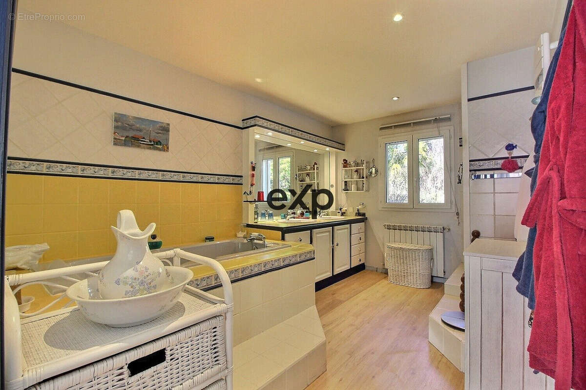 Maison 225 m² à Pourcieux  - photo 8