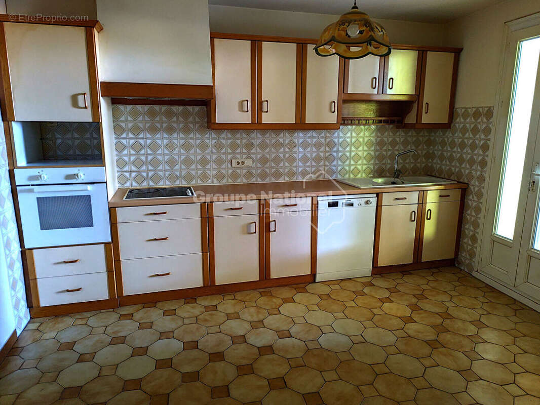 Maison à CAMARET-SUR-AIGUES