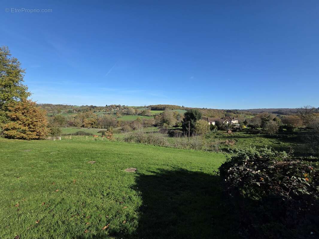 Maison à SAINT-LEONARD-DE-NOBLAT