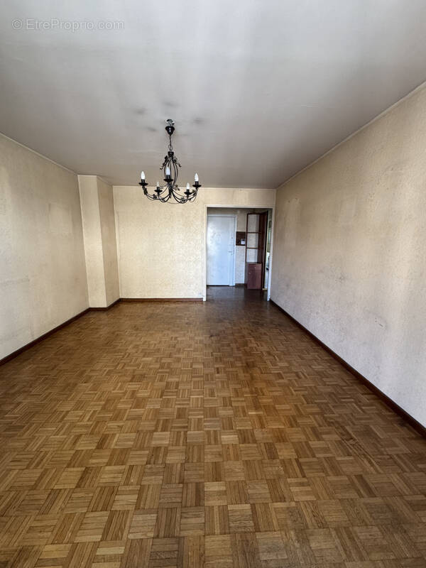 Appartement à MARSEILLE-6E