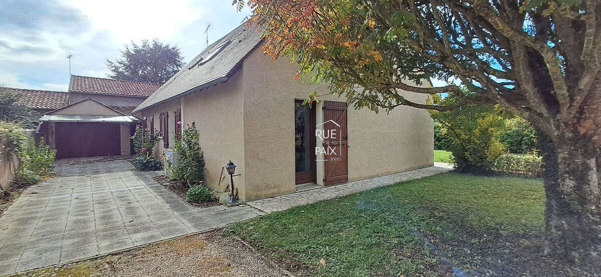 Maison à VENDEUVRE-DU-POITOU