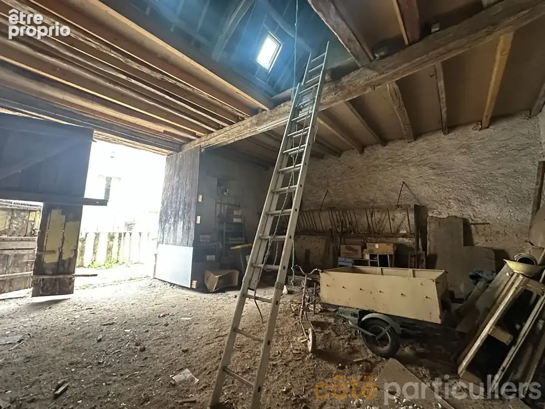 Maison avec grange  à ST AMAND MONTROND - photo 7