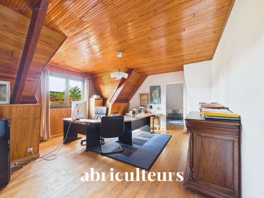 Magnifique Propriété Familiale de charme de 310 m² avec piscine et magnifique jardin arboré en vente à Yerres (91) - photo 17