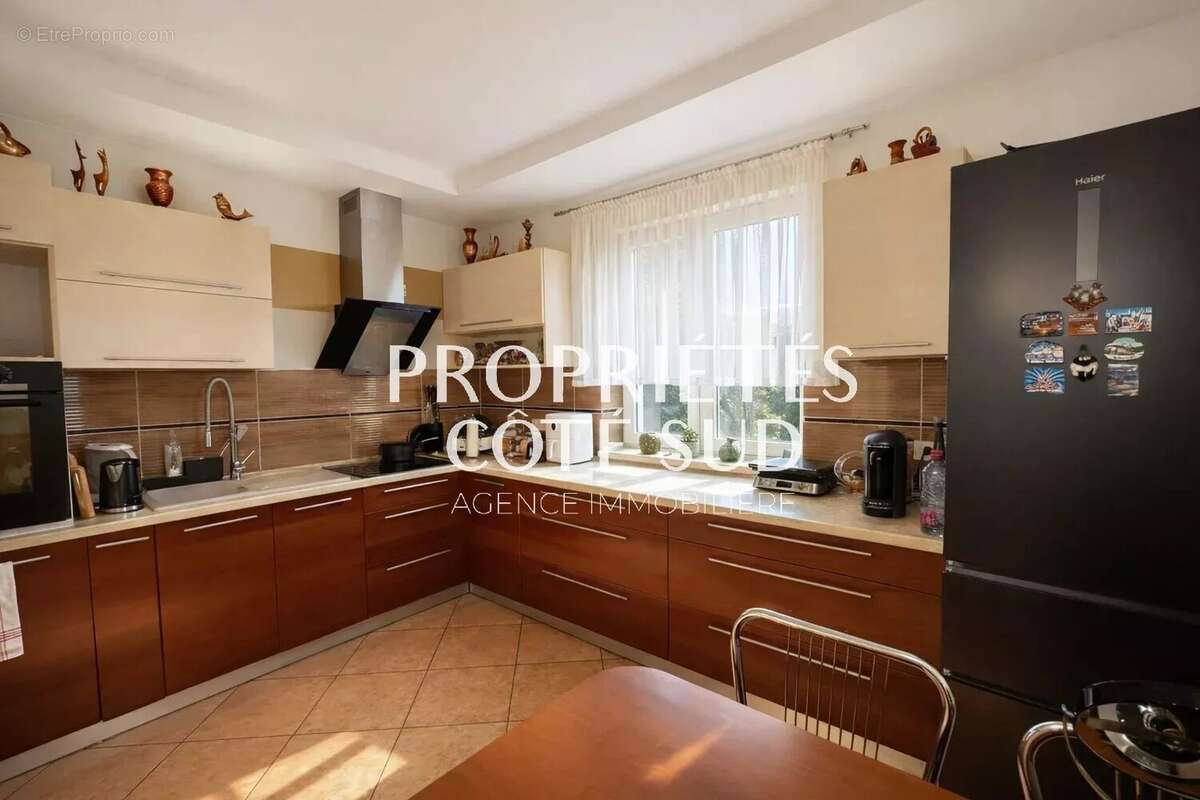 Maison à LAUDUN-L'ARDOISE