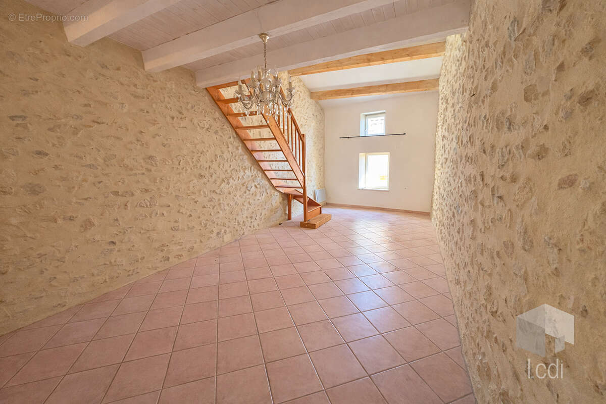 ROCHEMAURE, maison de village de 130 m2 - photo 4