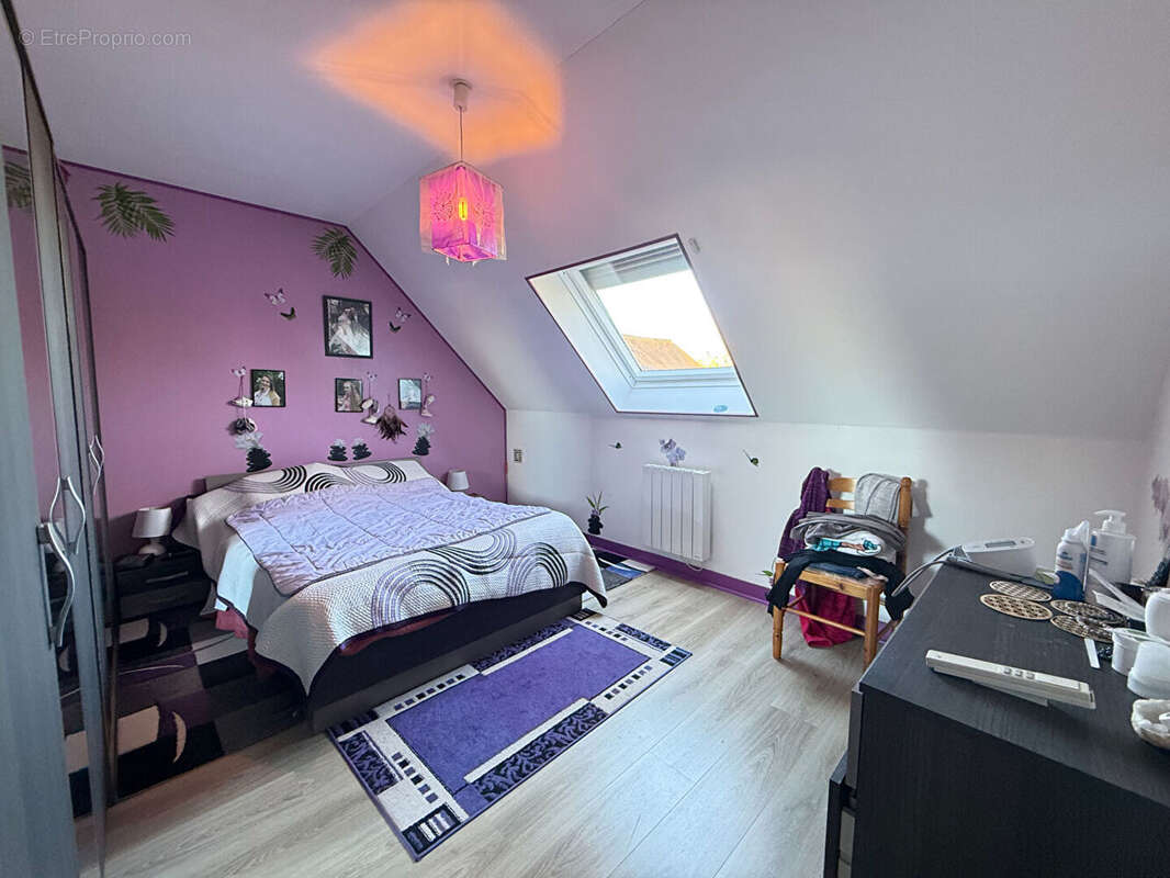 Maison à SAINT-DENIS-DE-L'HOTEL
