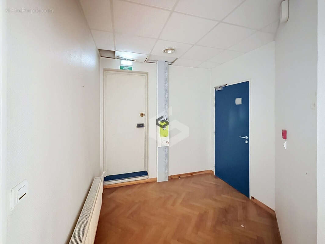 Commerce 183 m² à Reims  - photo 7
