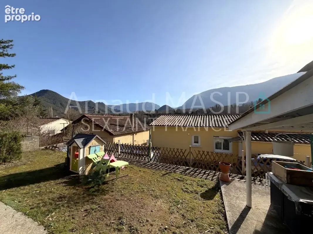 Pavillon de plain pied renove 95m² hab, jardin, terraces, garage, atelier, proche commodites - photo 15