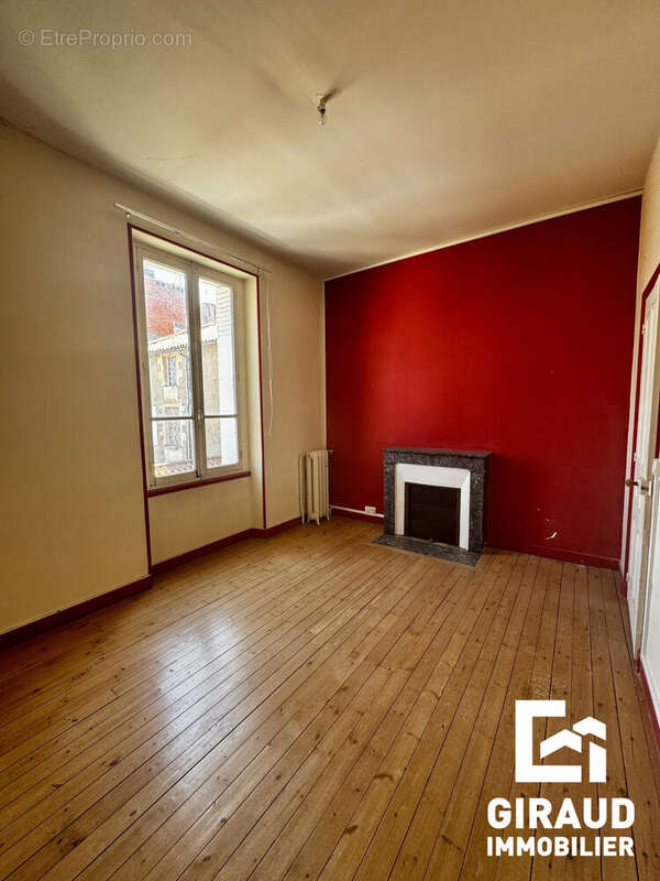 Commerce à FONTENAY-LE-COMTE