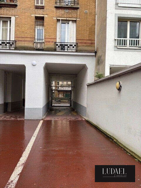 Parking à PARIS-10E