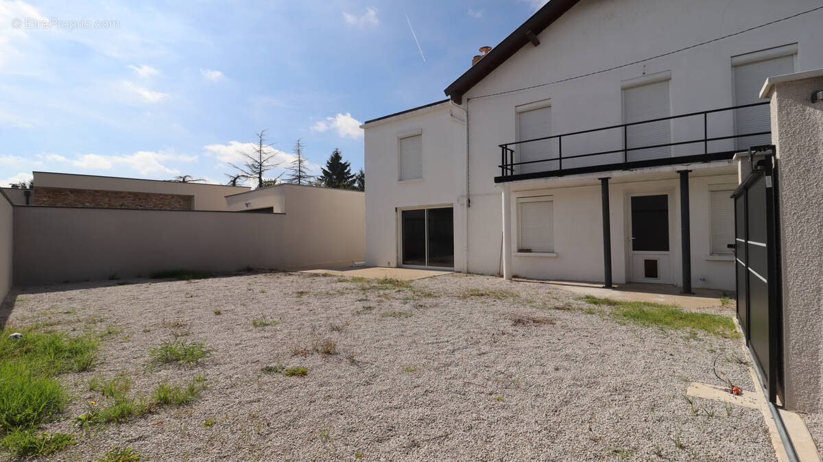 Maison à SURY-LE-COMTAL