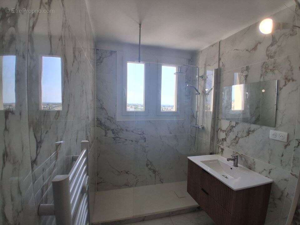 Appartement 64 m² à Beziers  - photo 3