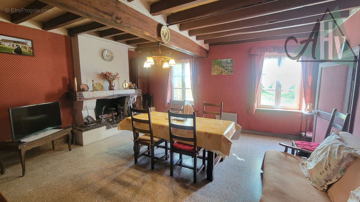Maison ancienne pleine de charme - 104 m2 - Terrain clos de 515 m2 - 124 200 € - photo 5