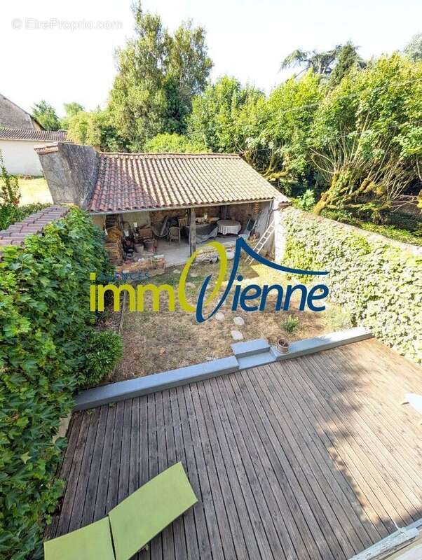 Maison à LUSSAC-LES-CHATEAUX