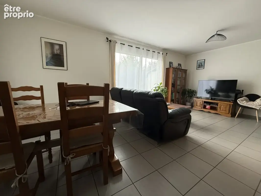 HIDRI IMMO PLUS vous propose en exclusivité une maison mitoyenne avec climatisation et garage à Fontaine - photo 3