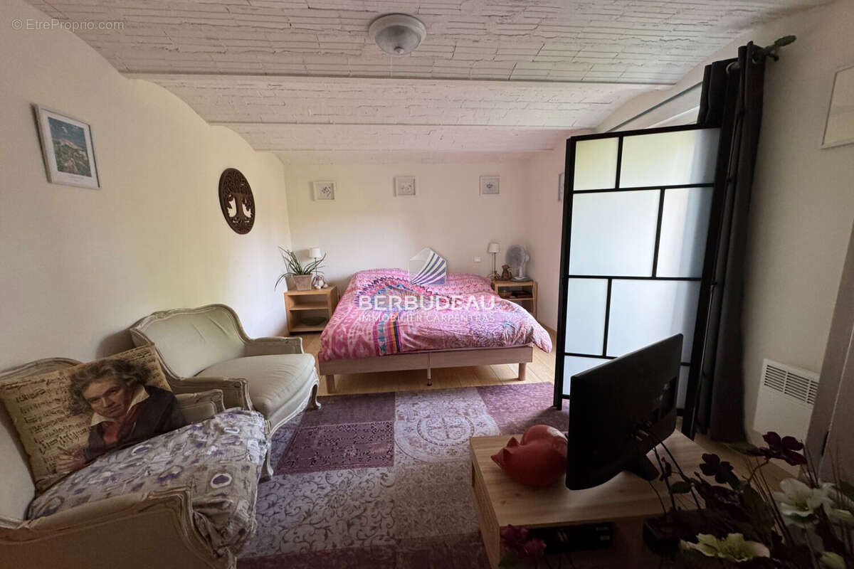 Appartement à MONTBRUN-LES-BAINS