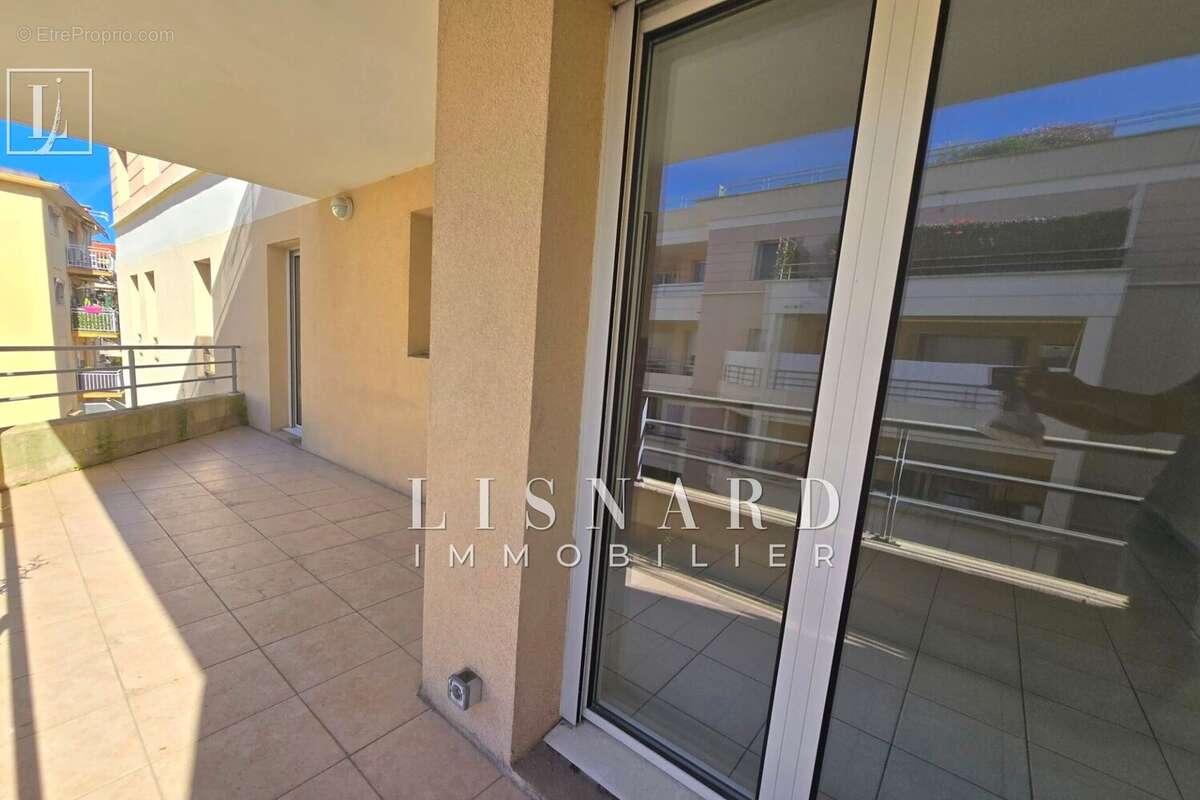 Appartement à VALLAURIS