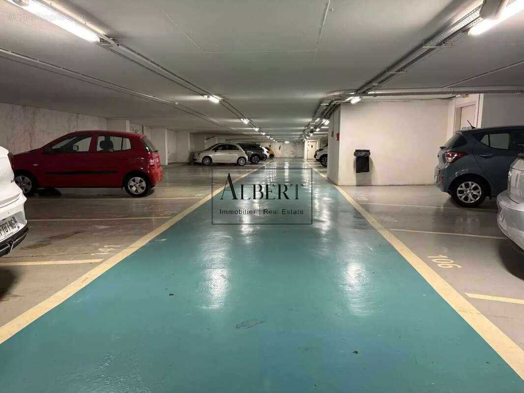 Parking à CANNES