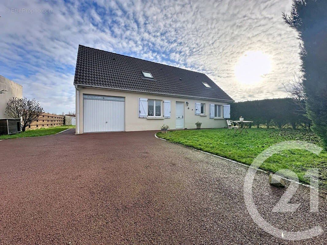 Maison à LES ECRENNES
