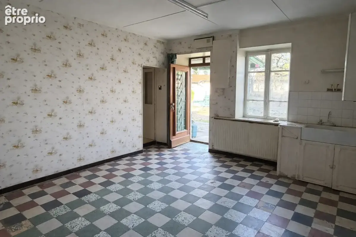 PLEIN CENTRE et au grand calme, maison de 100 m2 avec 3 chambres et beau potentiel - photo 6