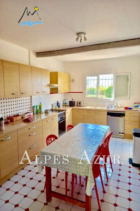 Maison à TOURRETTES-SUR-LOUP