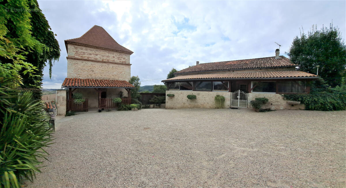 Maison à SAINTE-COLOMBE-DE-VILLENEUVE