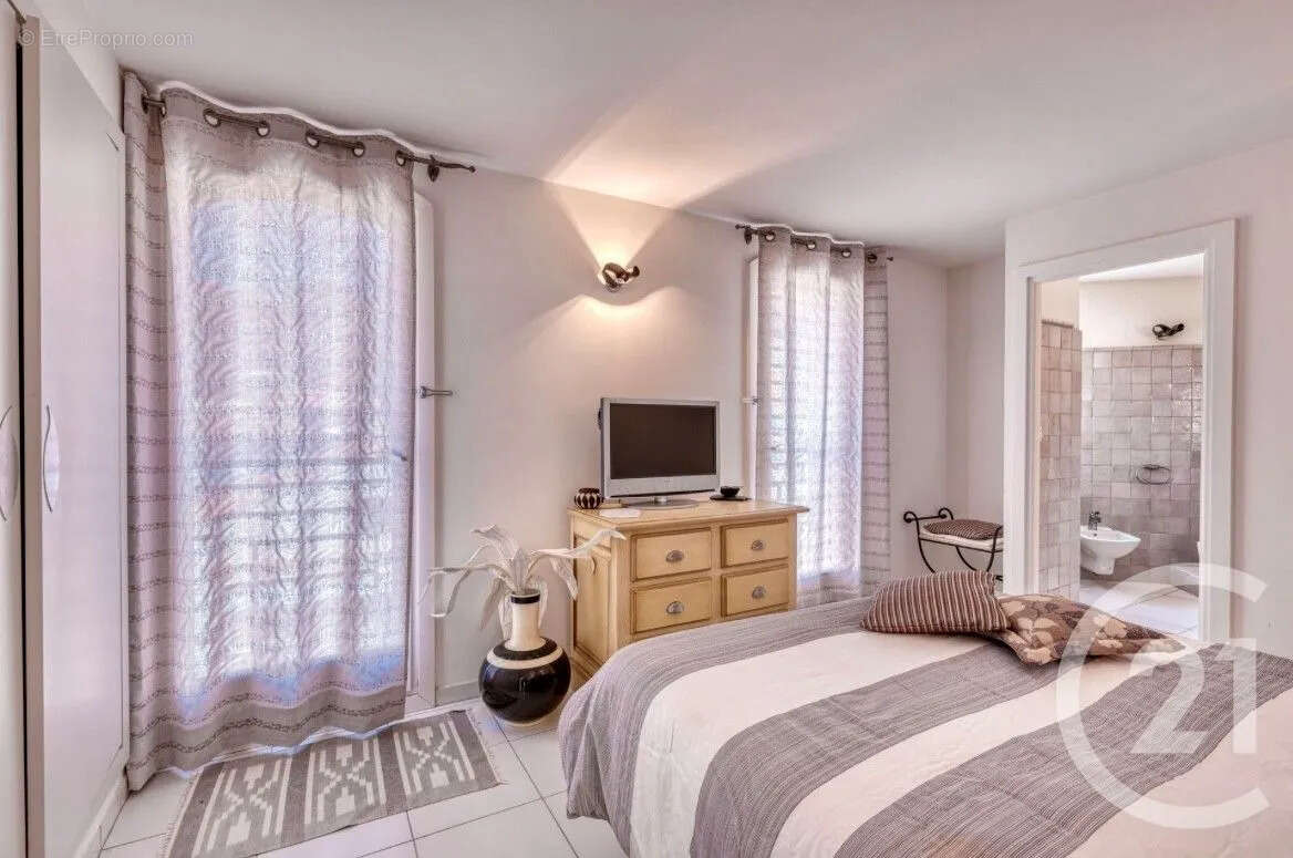 Maison 204 m² à Hyeres  - photo 13