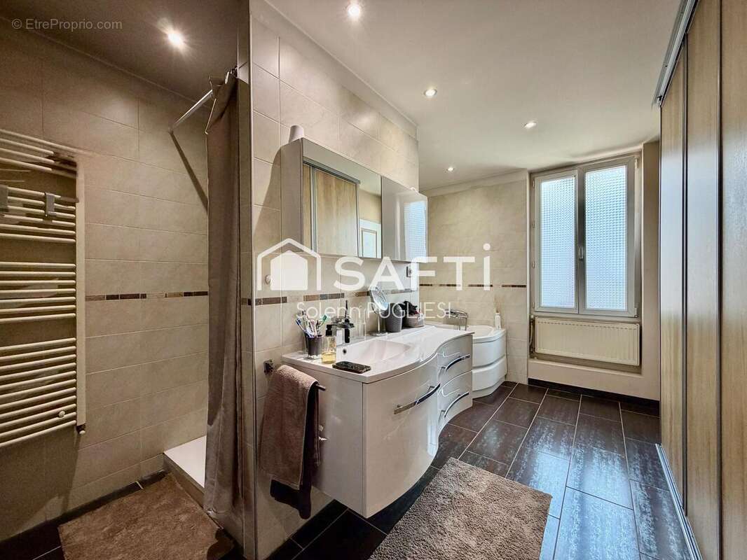 Appartement 230 m² à Colombe  - photo 6