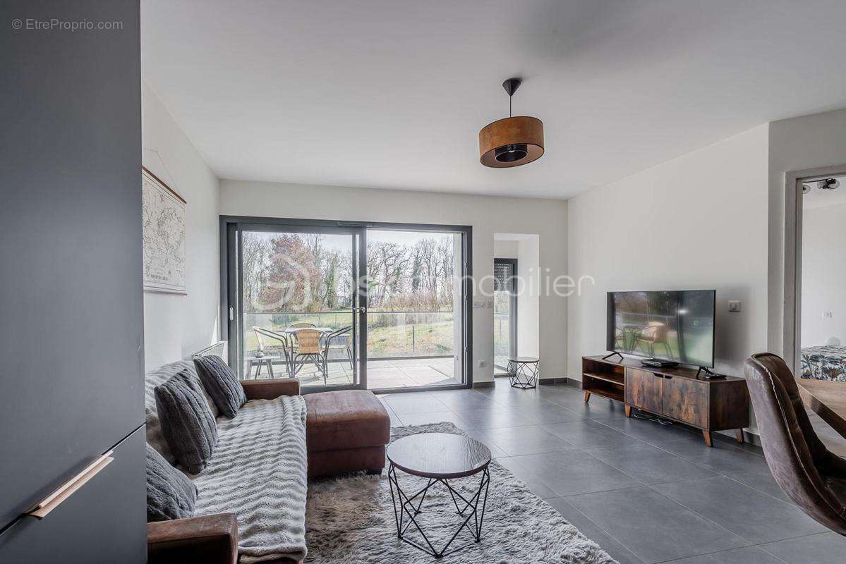 Appartement à CHAZEY-SUR-AIN