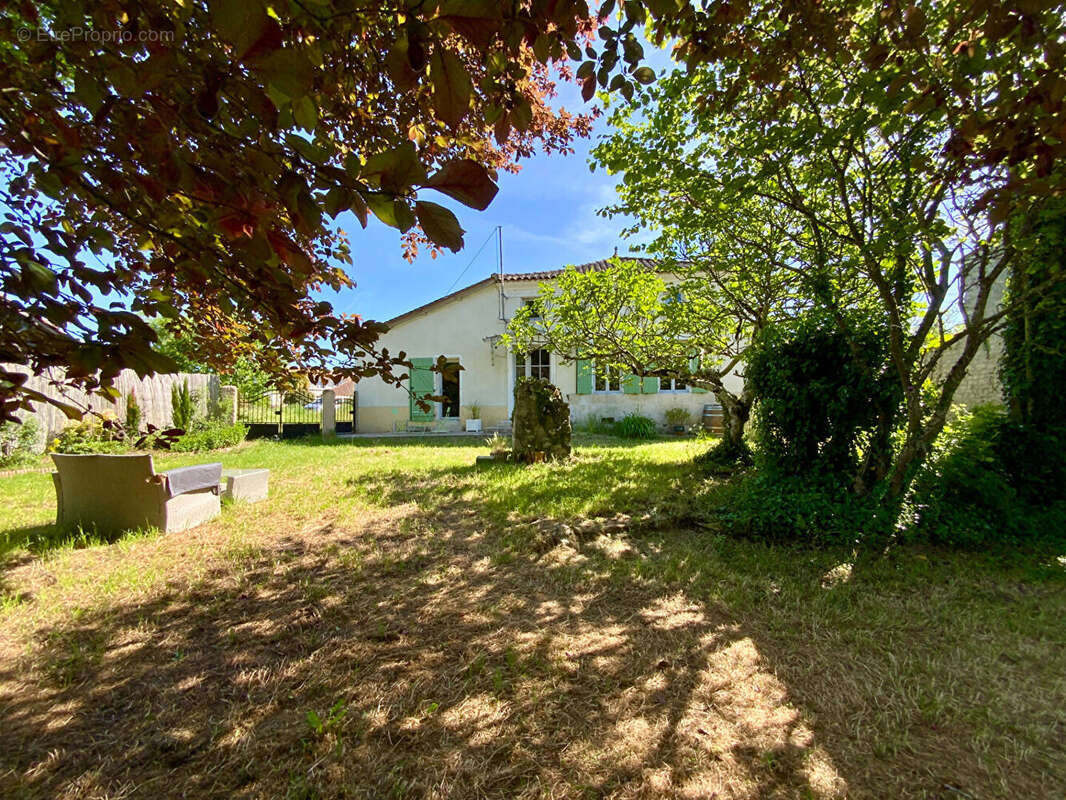 Longère atypique 6 pièces , piscine  et dépendances - photo 15