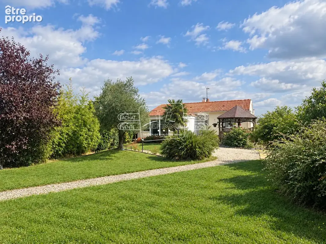 Maison à LA CHAPELLE-BASSE-MER