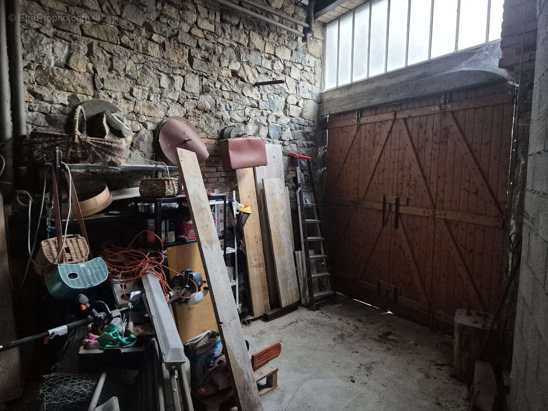 Maison à LA MONNERIE-LE-MONTEL