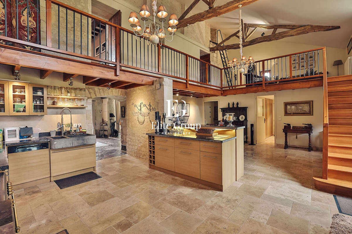 A vendre magnifique maison de caractère proche de cognac - 7 pièces - 360 m² - photo 3