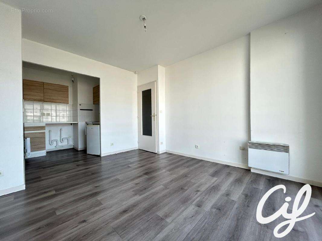 Appartement T1B NANTES Champ de Mars - 32.6 m2  138 000 Euros - photo 3