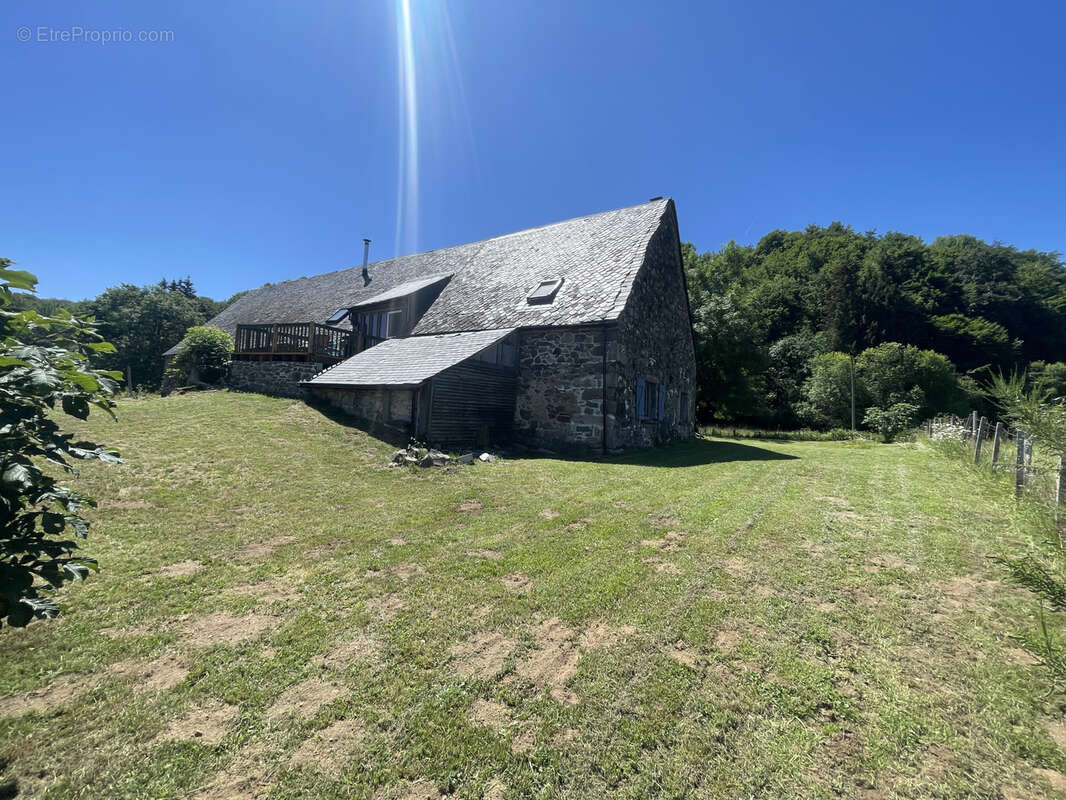 Maison à LA TOUR-D'AUVERGNE