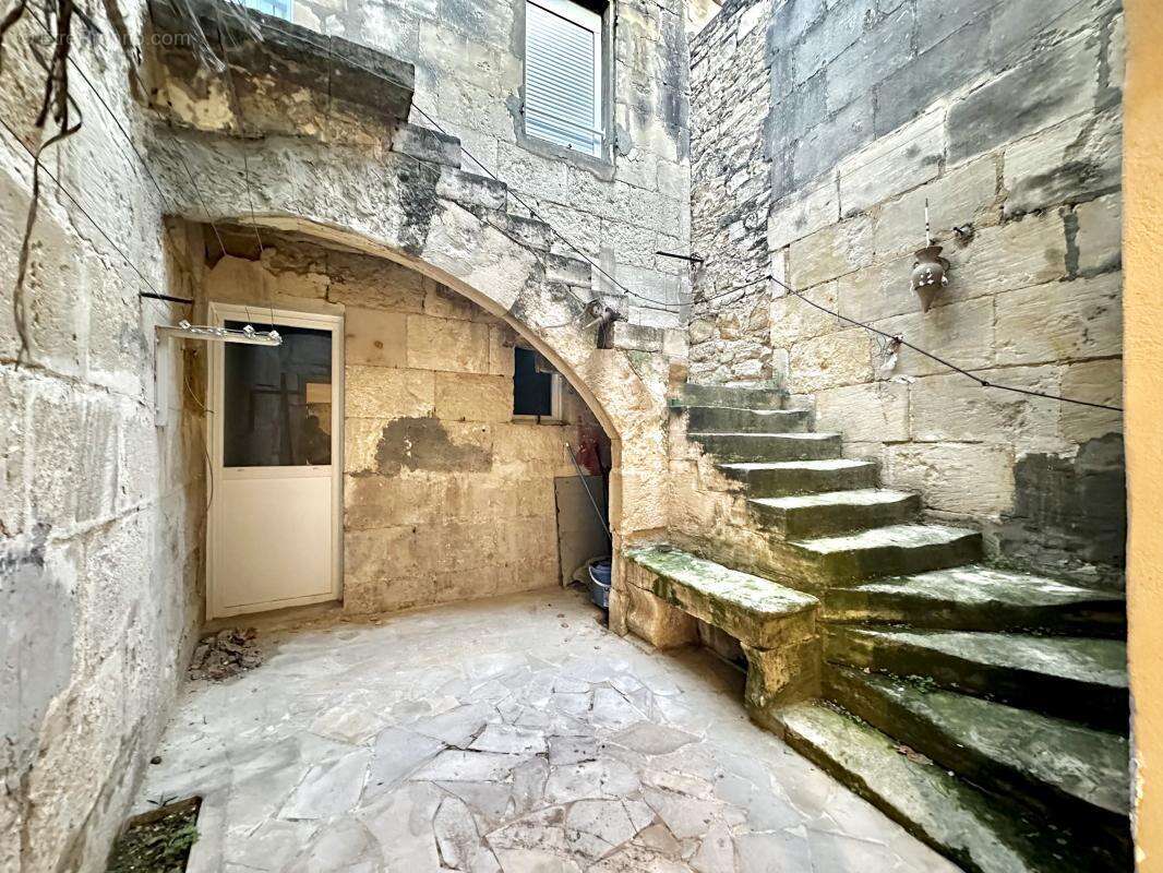 Maison à JONQUIERES-SAINT-VINCENT